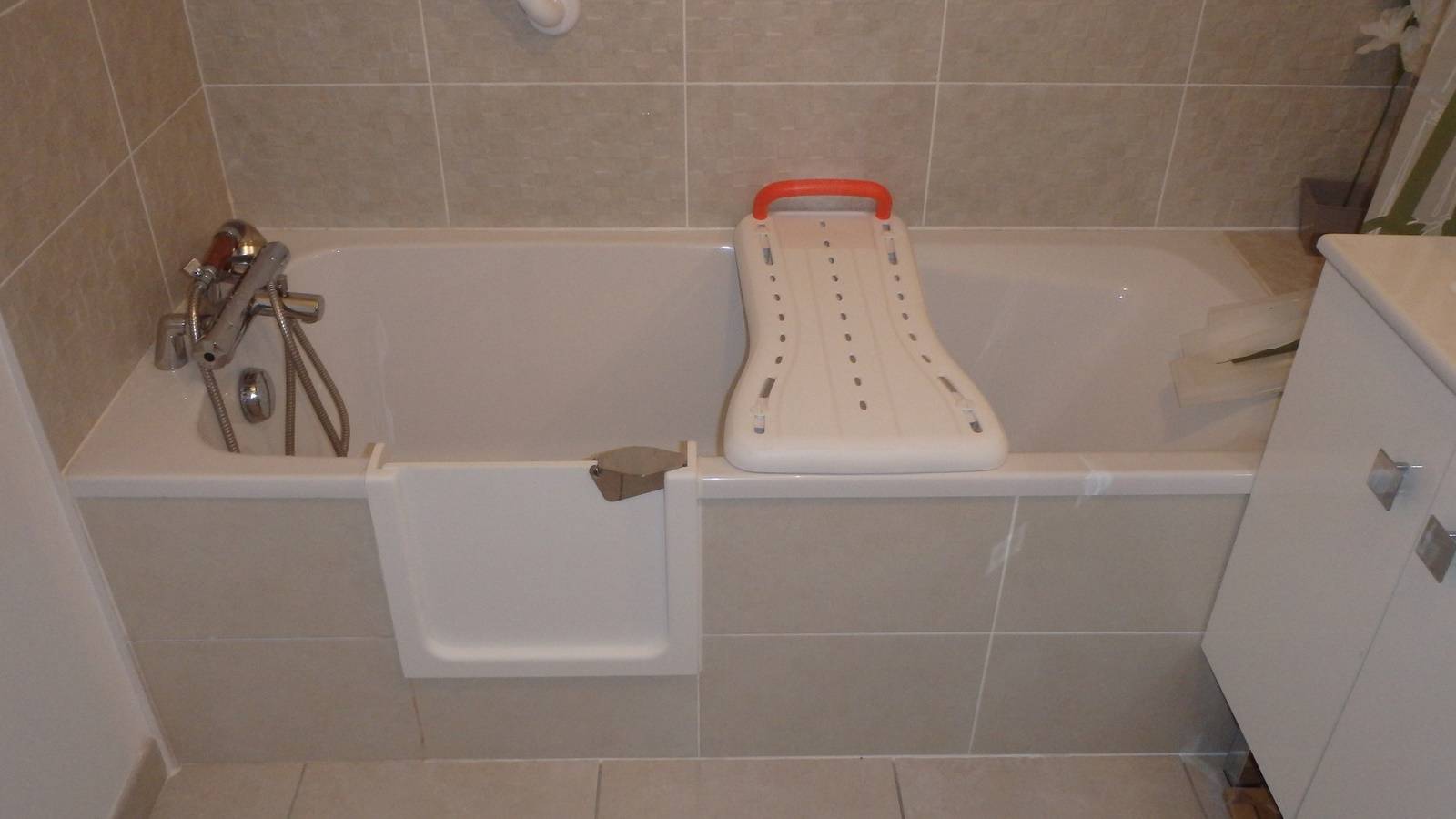 SOBAIN BORDEAUX baignoire à porte en Aquitaine