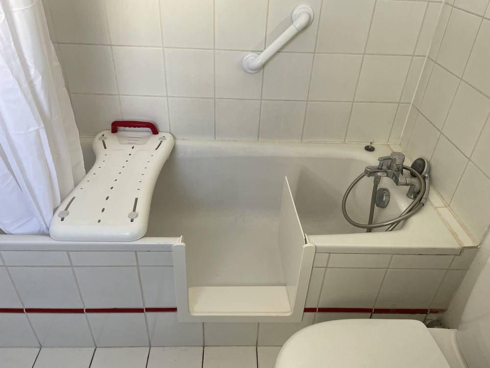 Baignoire adaptée pour séniors à Bordeaux par SOBAIN