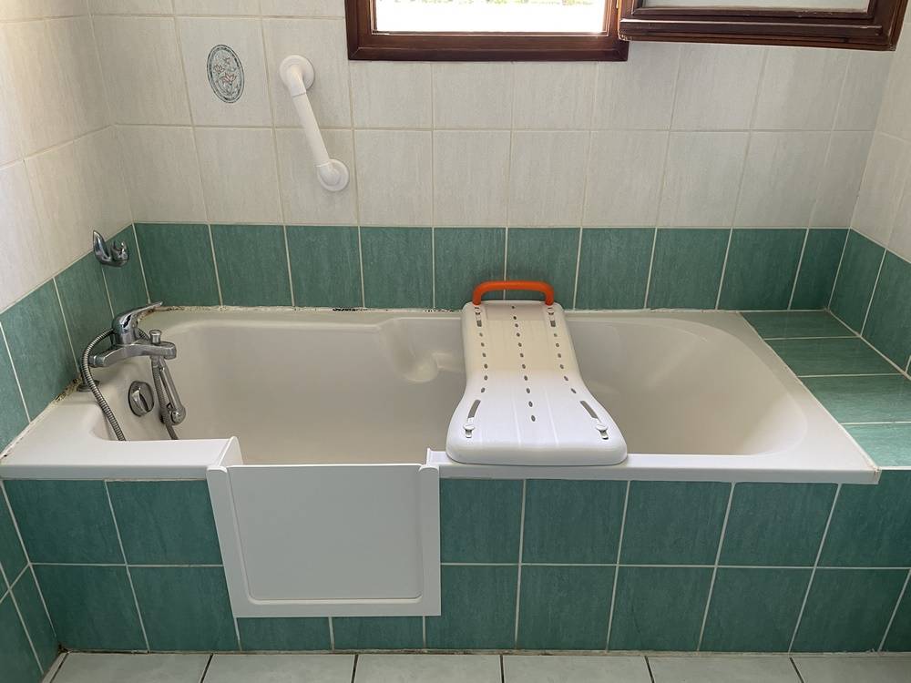 Baignoire à porte pas cher par SOBAIN à PESSAC