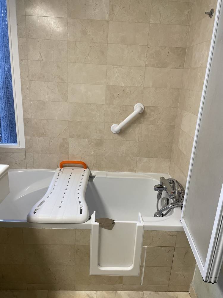 Porte étanche sur baignoire à Pessac en Gironde par SOBAIN