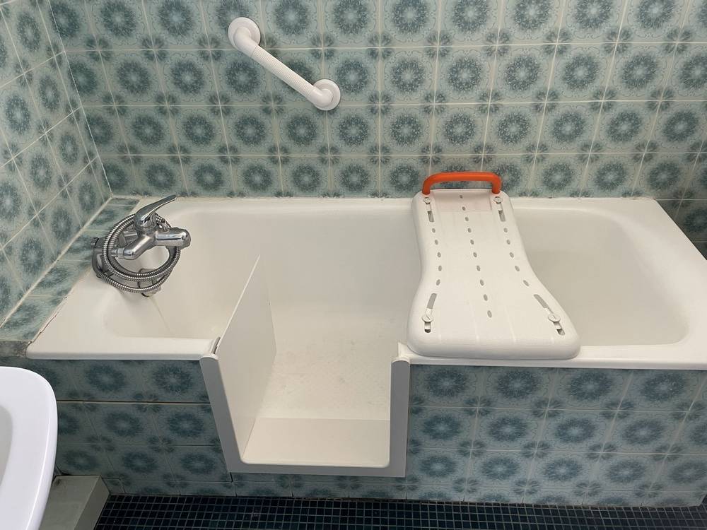 Baignoire à porte par SOBAIN à Angoulême en Charente