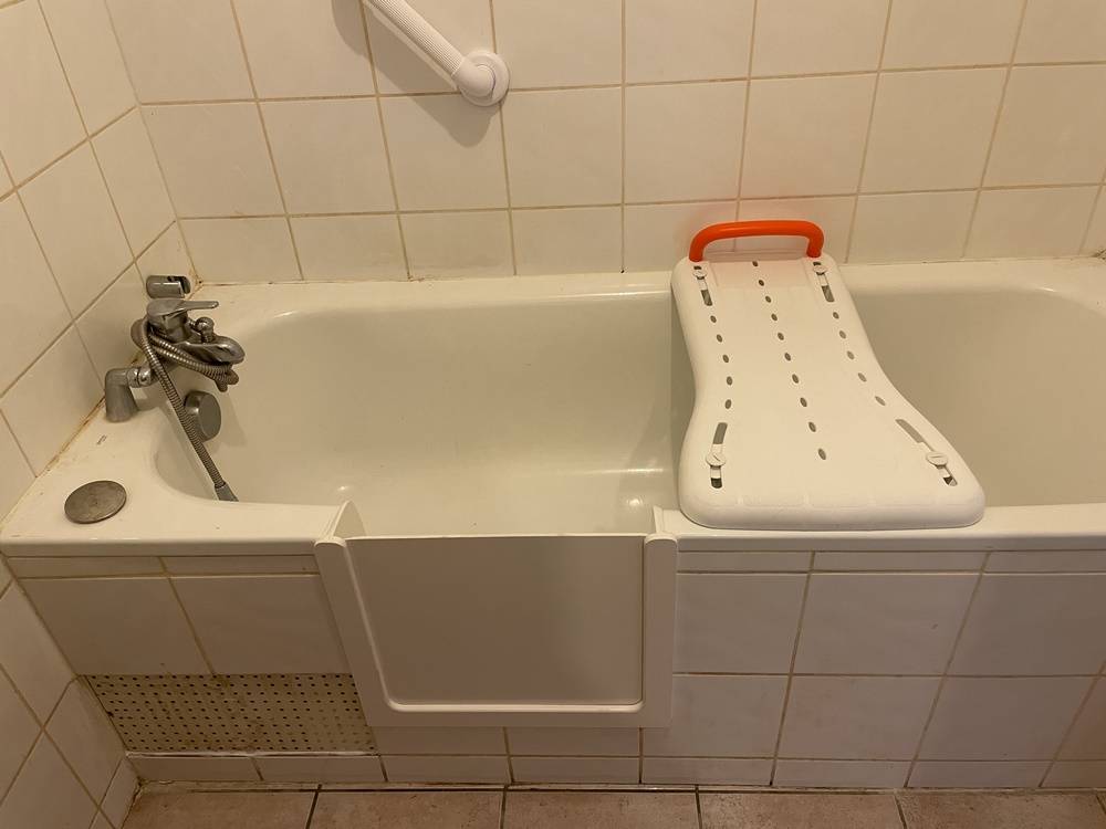 Baignoire à porte par SOBAIN à Andernos