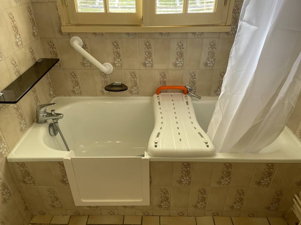 Baignoire à porte pour sénior à Royan par SOBAIN