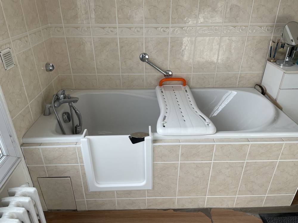 Baignoire à porte étanche par SOBAIN à Eysines