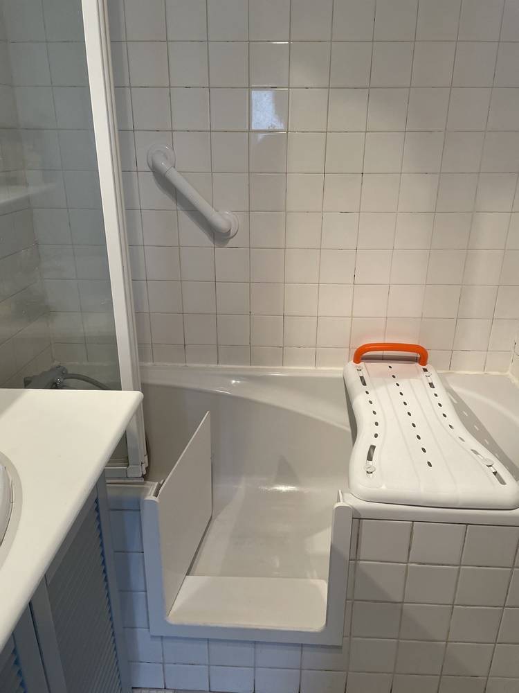 Découpe de baignoire par SOBAIN à La Rochelle