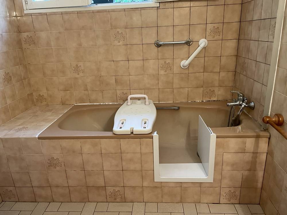 Aménagement d'une salle de bain pour séniors à Sainte Foy la Grande en Aquitaine par SOBAIN