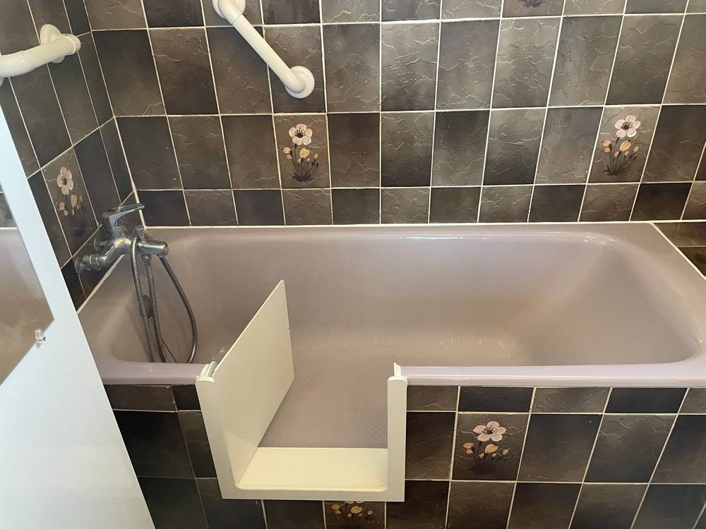 Baignoire aménagée pour séniors à Saint Emilion par SOBAIN