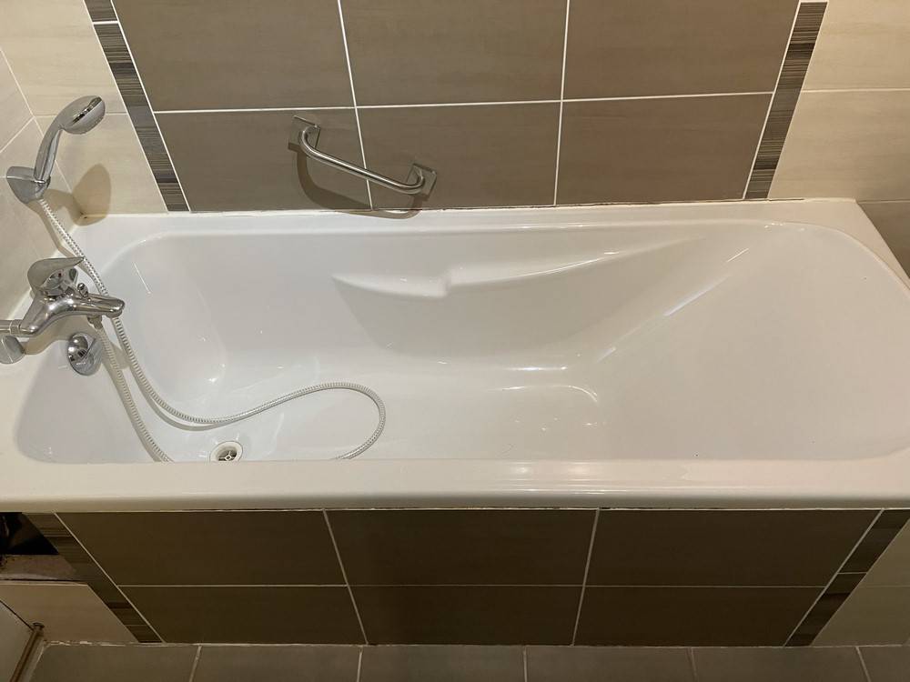 Découpe de baignoire sur mesure par SOBAIN à Royan