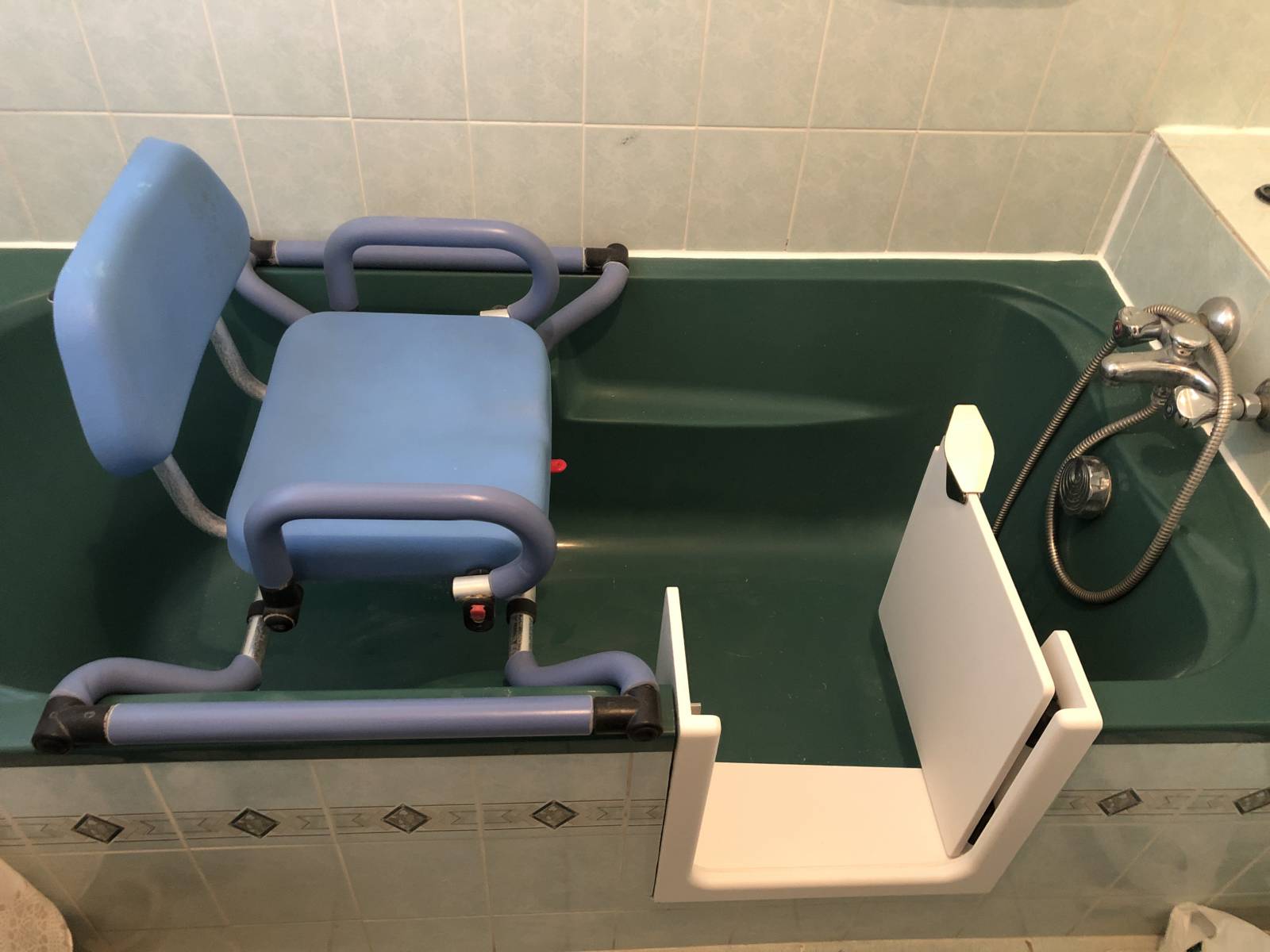 baignoire à porte pour personne âgée