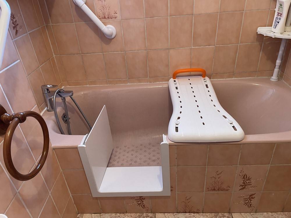 Baignoire à porte pour séniors au Bouscat par SOBAIN