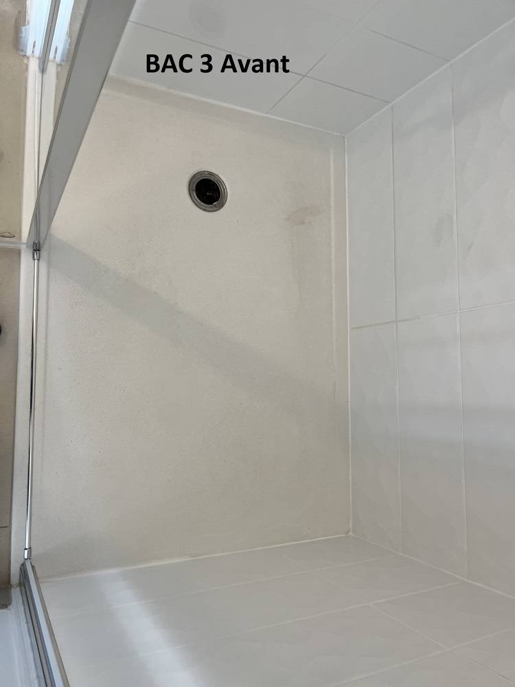 Nettoyage de bac à douche à La Rochelle par SOBAIN basé au Bouscat, proche de bordeaux
