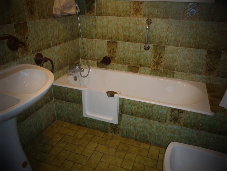 Pose de porte sur baignoire et sur mesure