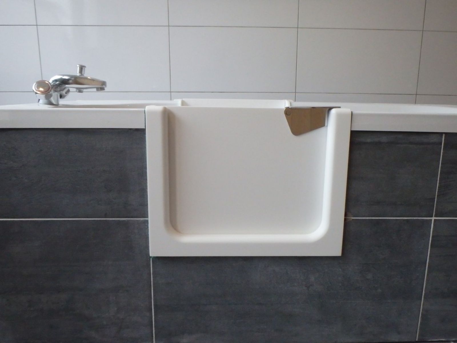 baignoire avec porte étanche bordeaux sobain