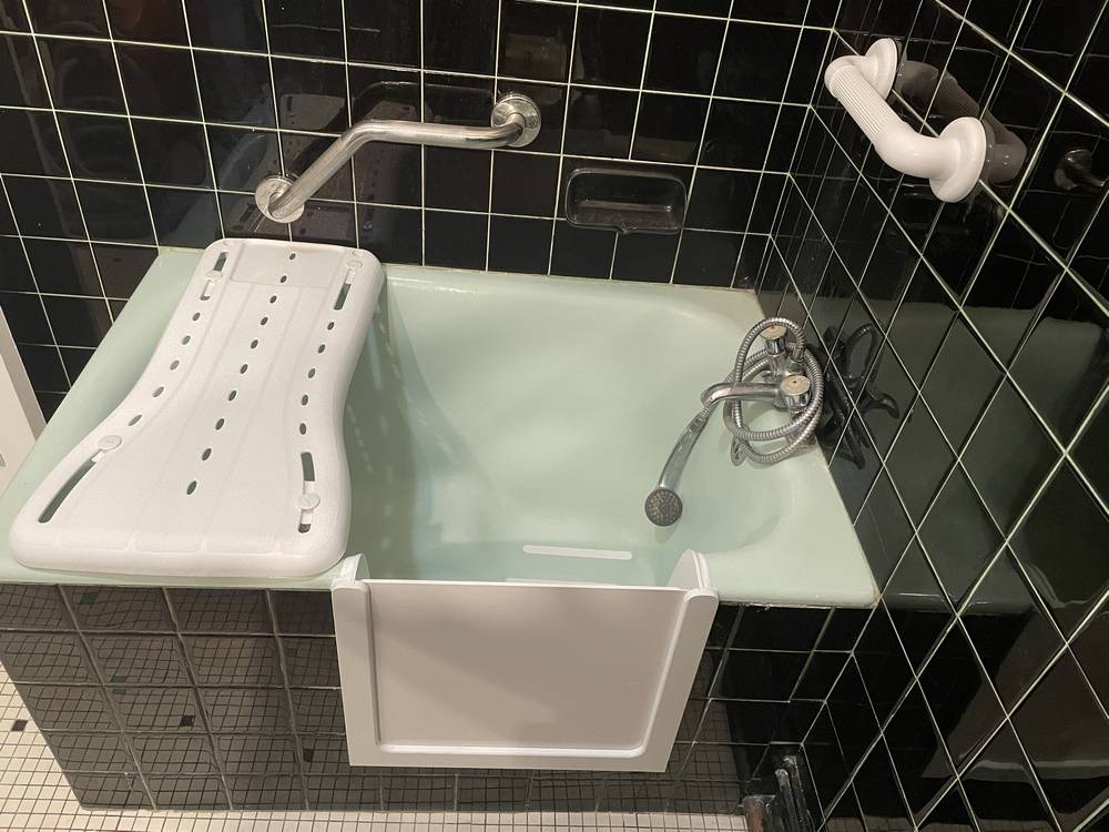 Baignoire à porte pas chère à Pessac par SOBAIN