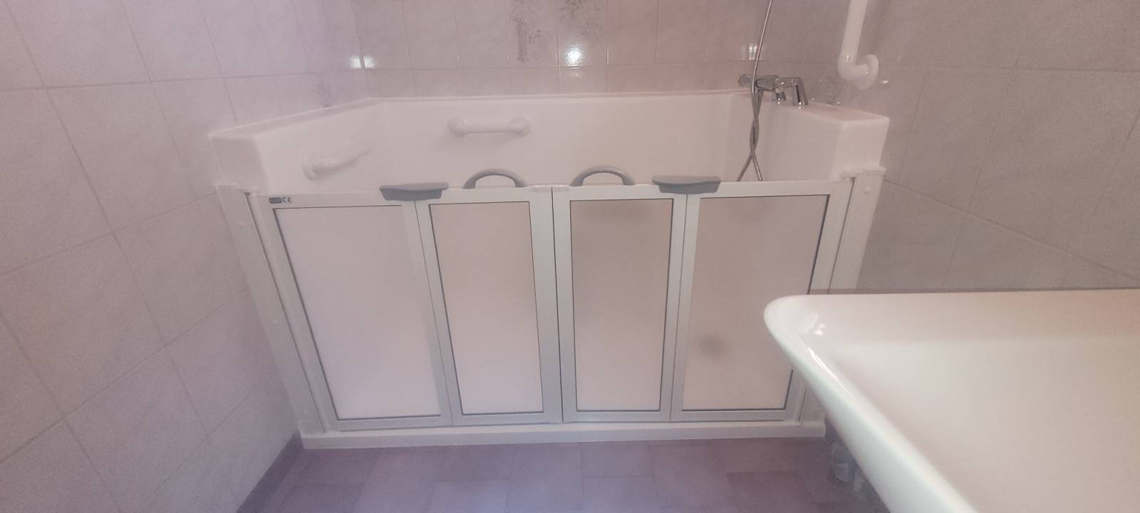 Transformation d'une baignoire en bac à douche par SOBAIN à Bordeaux en Gironde