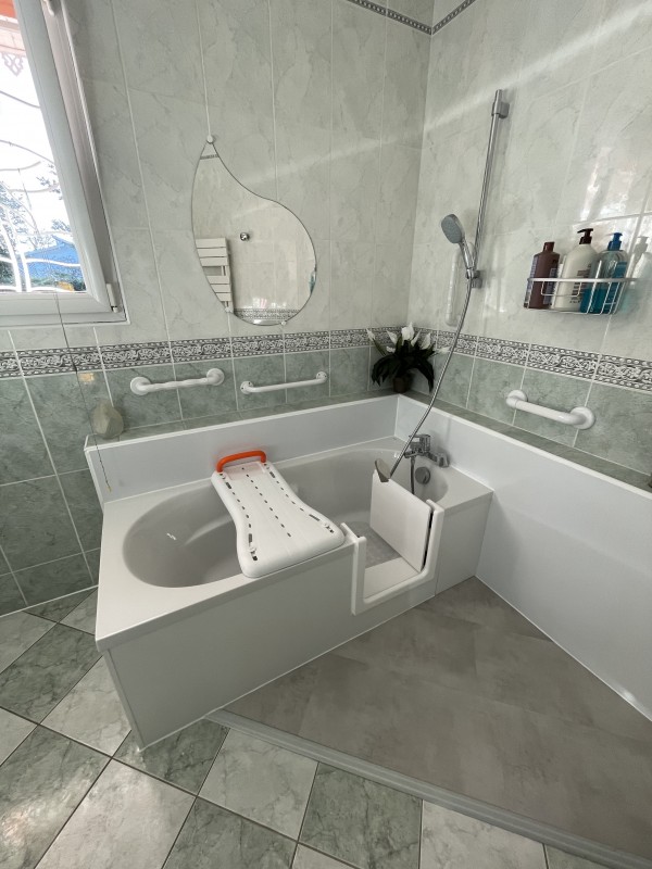 Porte étanche sur baignoire par SOBAIN au Cap Ferret