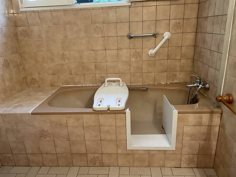 Aménagement d'une salle de bain pour séniors à Sainte Foy la Grande en Aquitaine par SOBAIN