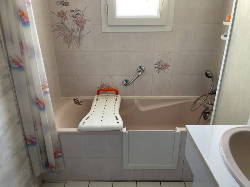 Salle de bain spécialisée pour séniors au Pian Médoc