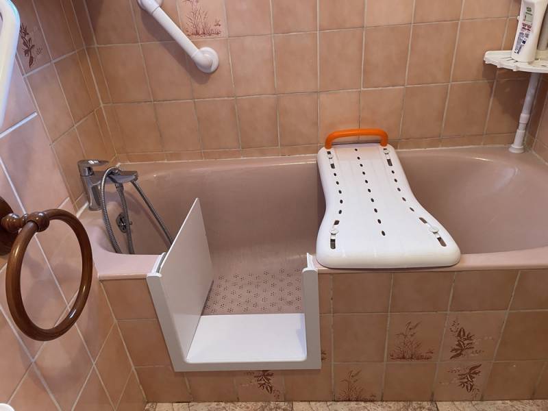 Baignoire à porte pour séniors au Bouscat par SOBAIN