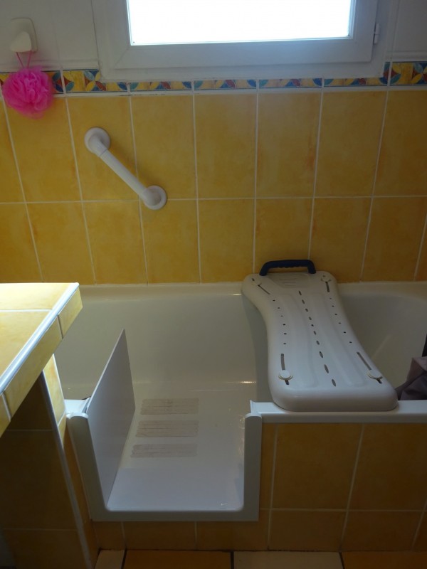Douche séniors ou Baignoire à porte de SOBAIN à Lesparre